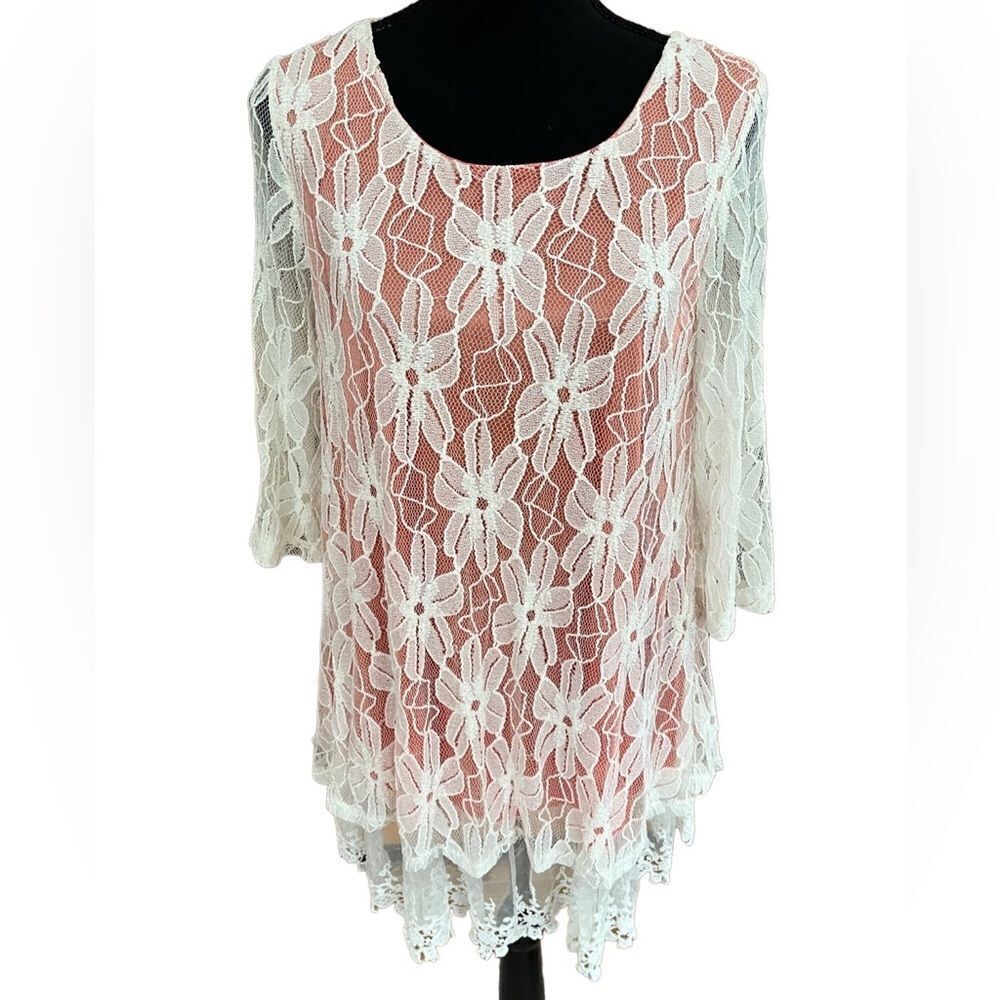 New with tags Lady Noiz lace tunic, ivory and coral, size M
